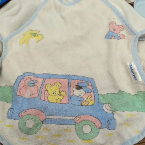 Lot of Baby Bibs. One silicone with pocket. Some waterproof. - Picture 4 of 15